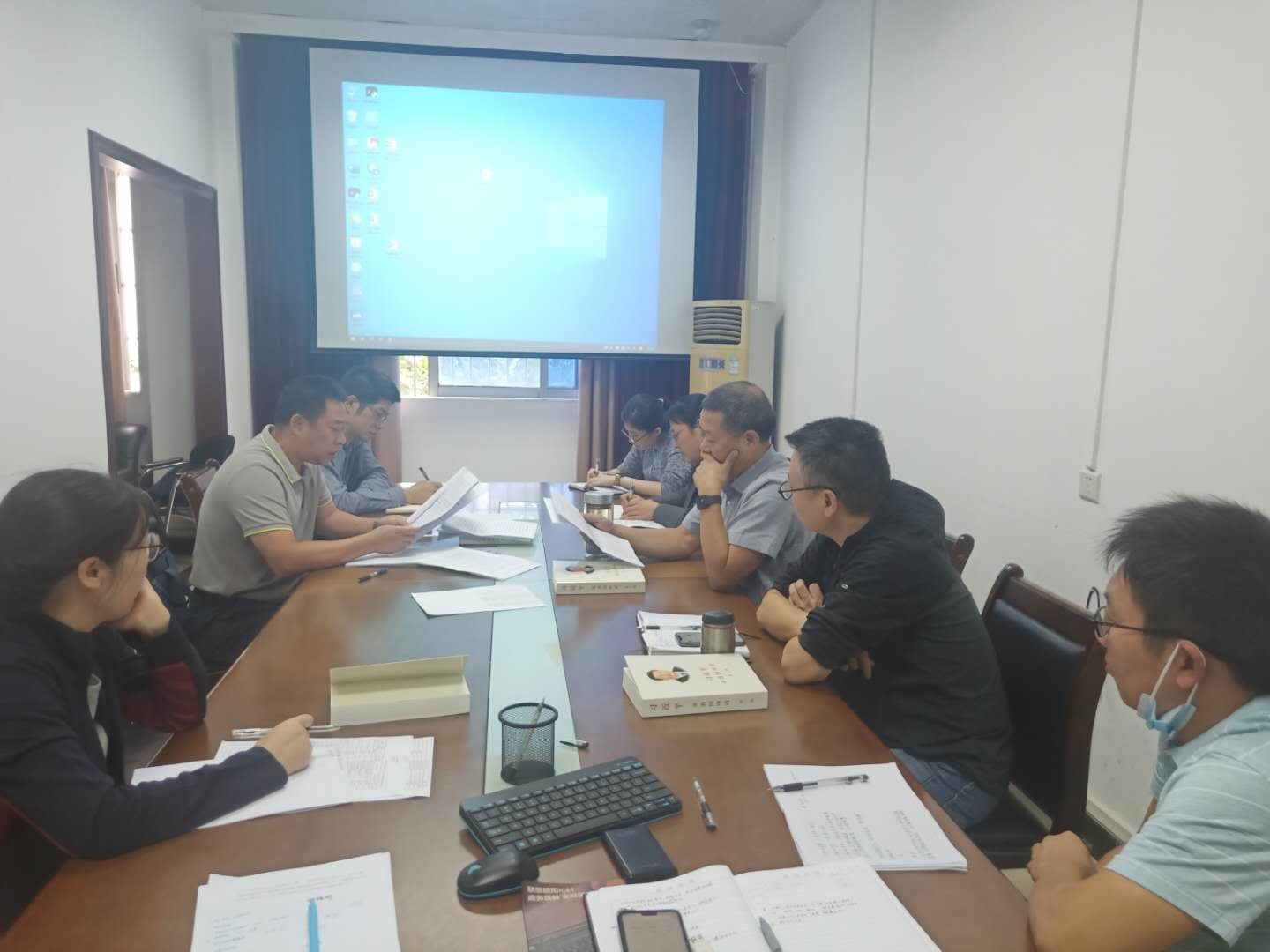 开云kaiyun登录入口召开十月份理论中心组学习会议