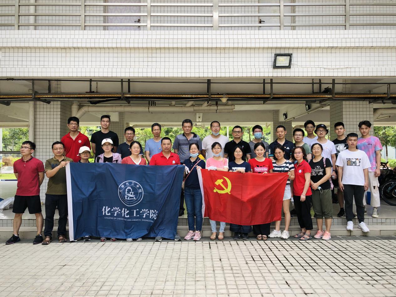 教工党员齐出动 师生互助情更浓——开云kaiyun登录入口教工党员开展志愿服务活动助力宿舍搬迁