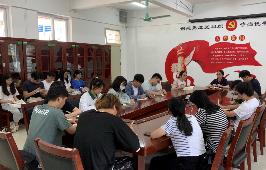 开云kaiyun登录入口学生党支部召开“学党章党规 做合格党员”专题学习会议