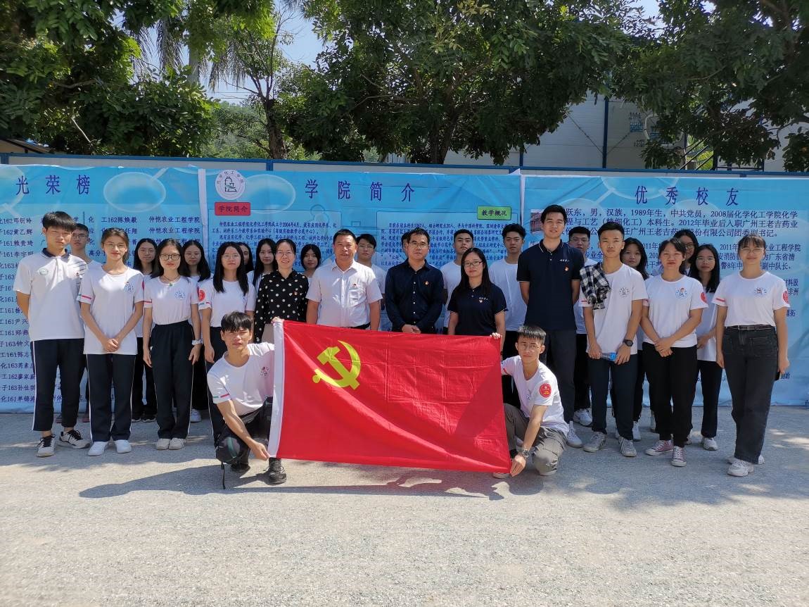 不忘初心 助力迎新——开云kaiyun登录入口学生党支部组织开展迎新志愿者服务活动