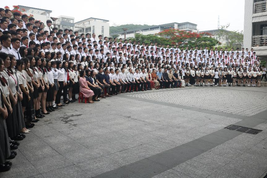 开云kaiyun登录入口开展2019级毕业生毕业合影活动