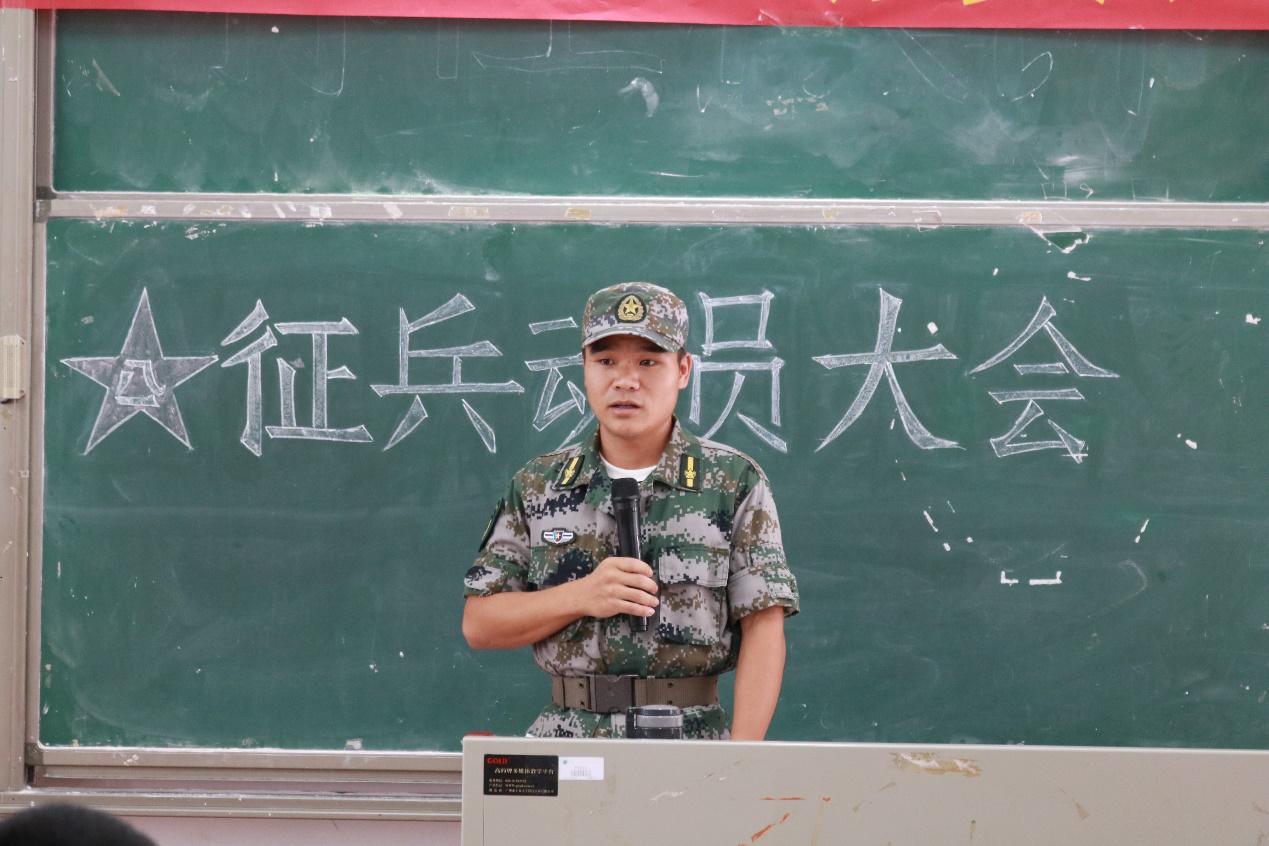 莘莘学子携笔从戎 参军报国建功立业--开云kaiyun登录入口召开退伍士兵报告会暨2019年征兵动员大会
