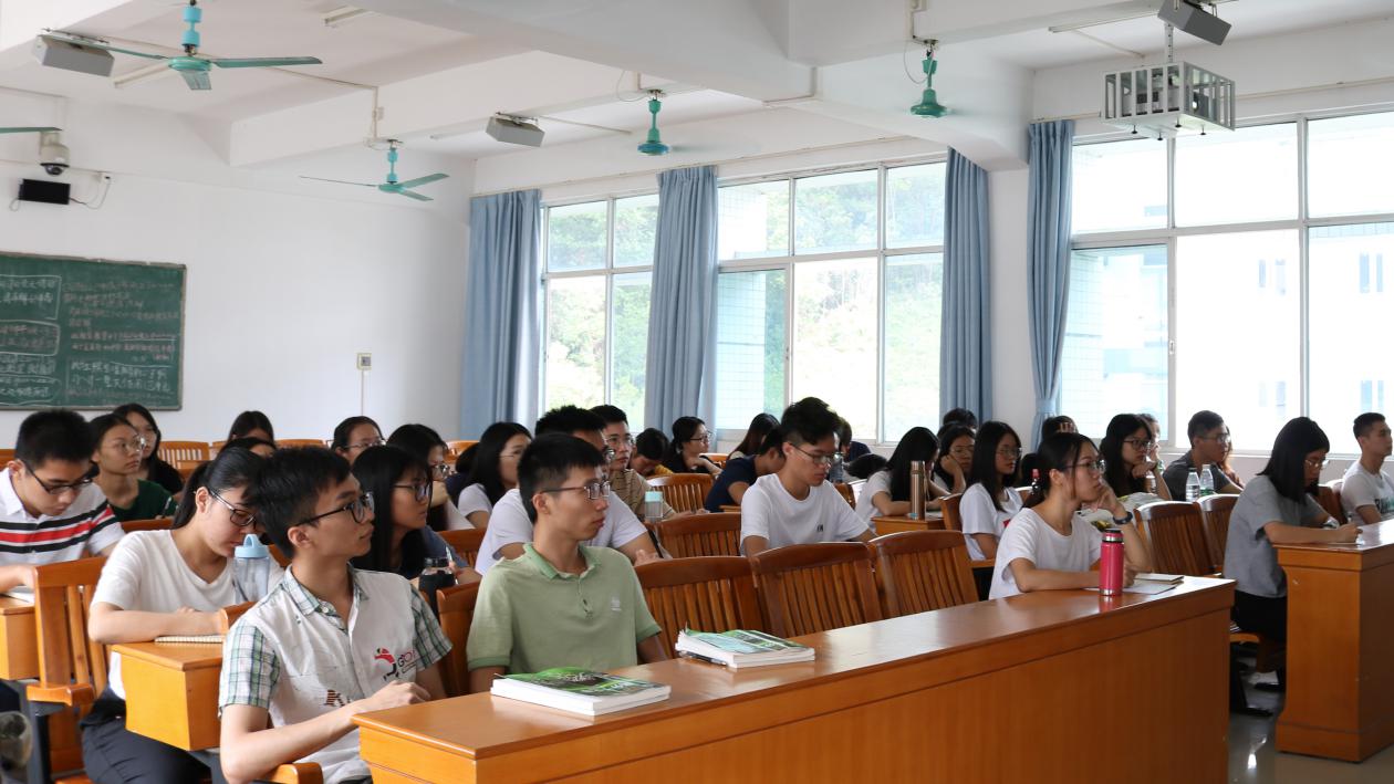 改革开放四十年 成就辉煌震世界  开云官网思想政治理论大课堂圆满结束