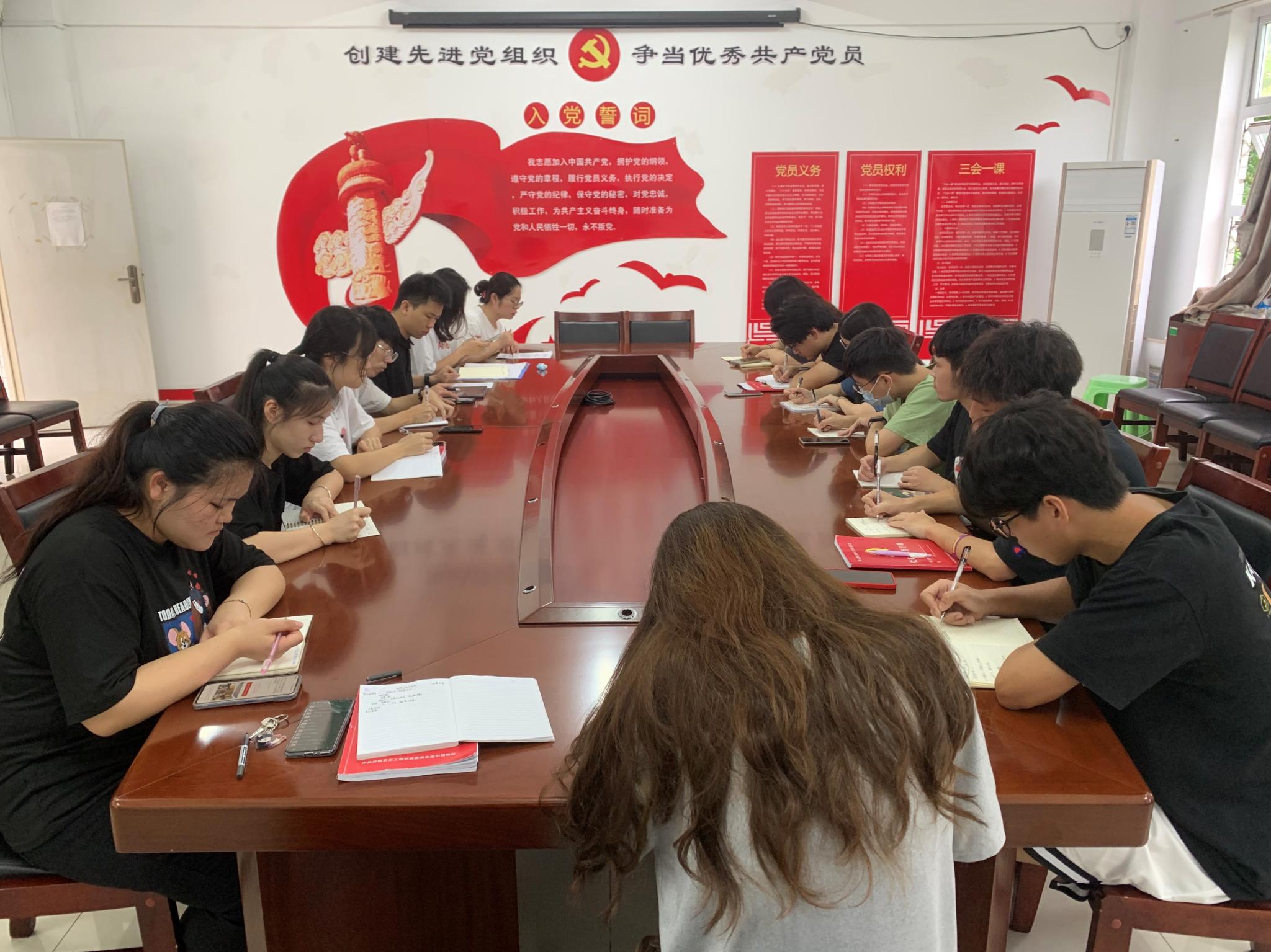 坚持党的领导 树立大局意识——开云kaiyun登录入口学生党支部召开专题学习会议