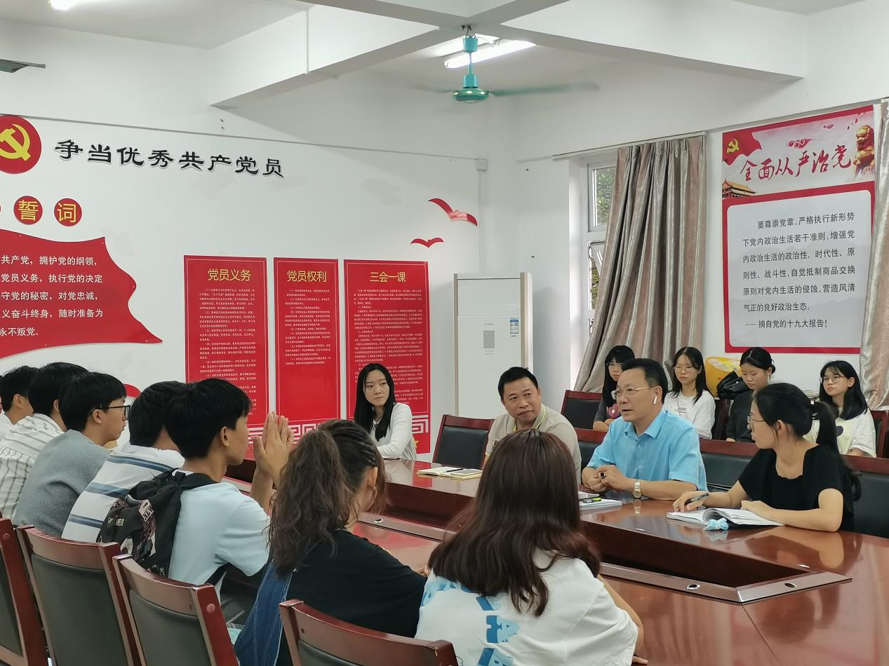 开云kaiyun登录入口召开高分子222班班级会议