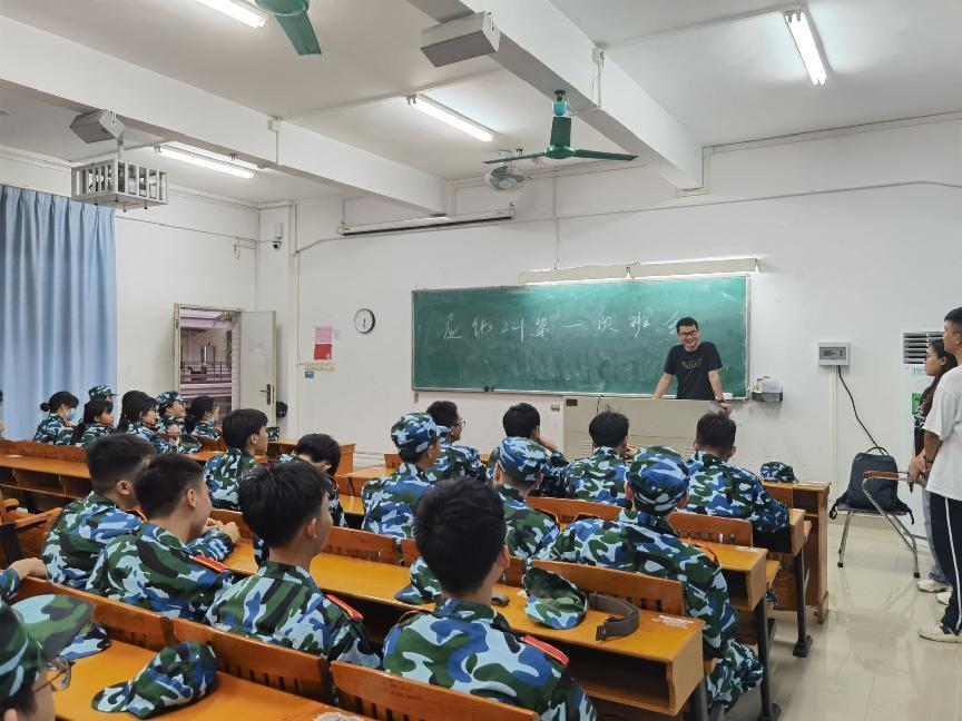 开云kaiyun登录入口2022级各班级召开第一次班会