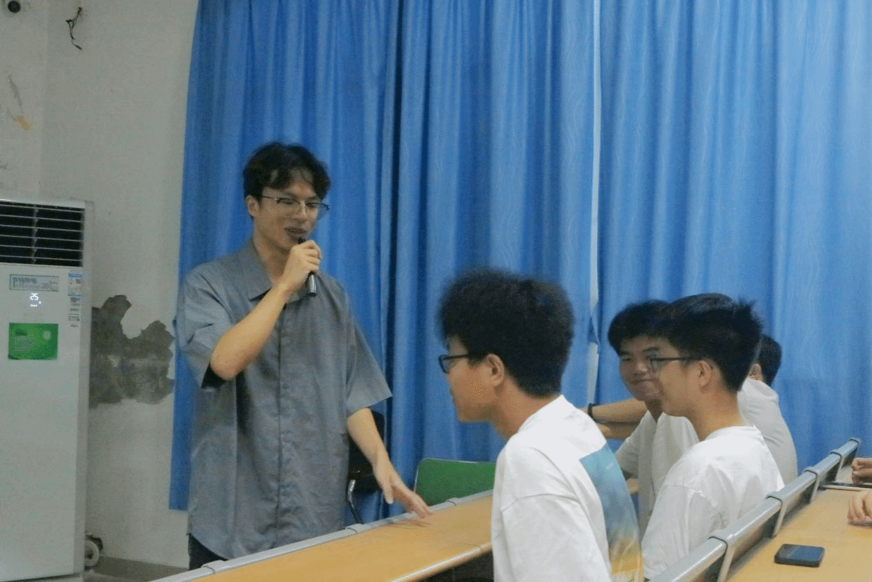 理论学习筑根基 及地宣讲增活力——开云kaiyun登录入口“及地”宣讲团为新生进行宣讲