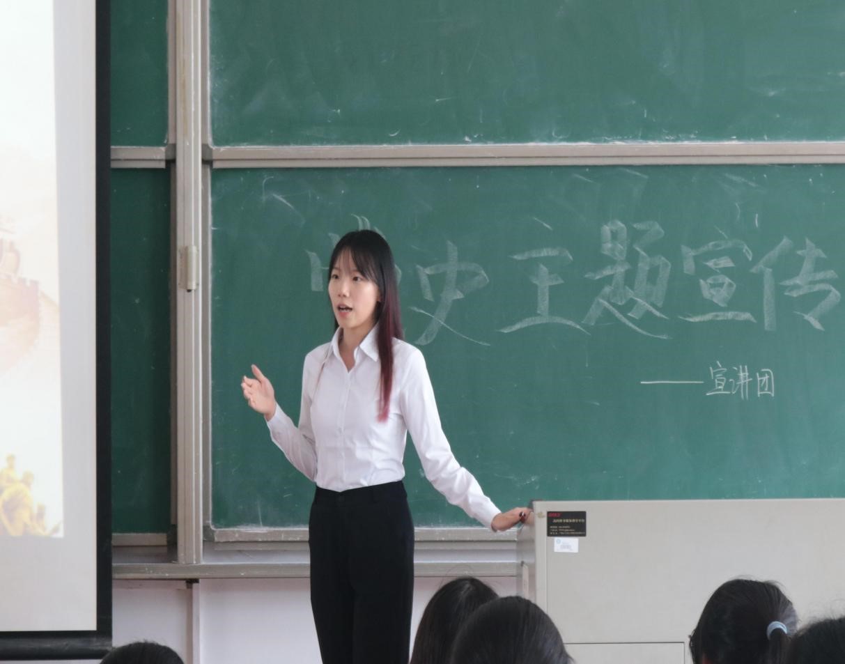 党史宣讲入人心 红色基因永流传——开云kaiyun登录入口“及地”宣讲团为新生进行党史宣讲