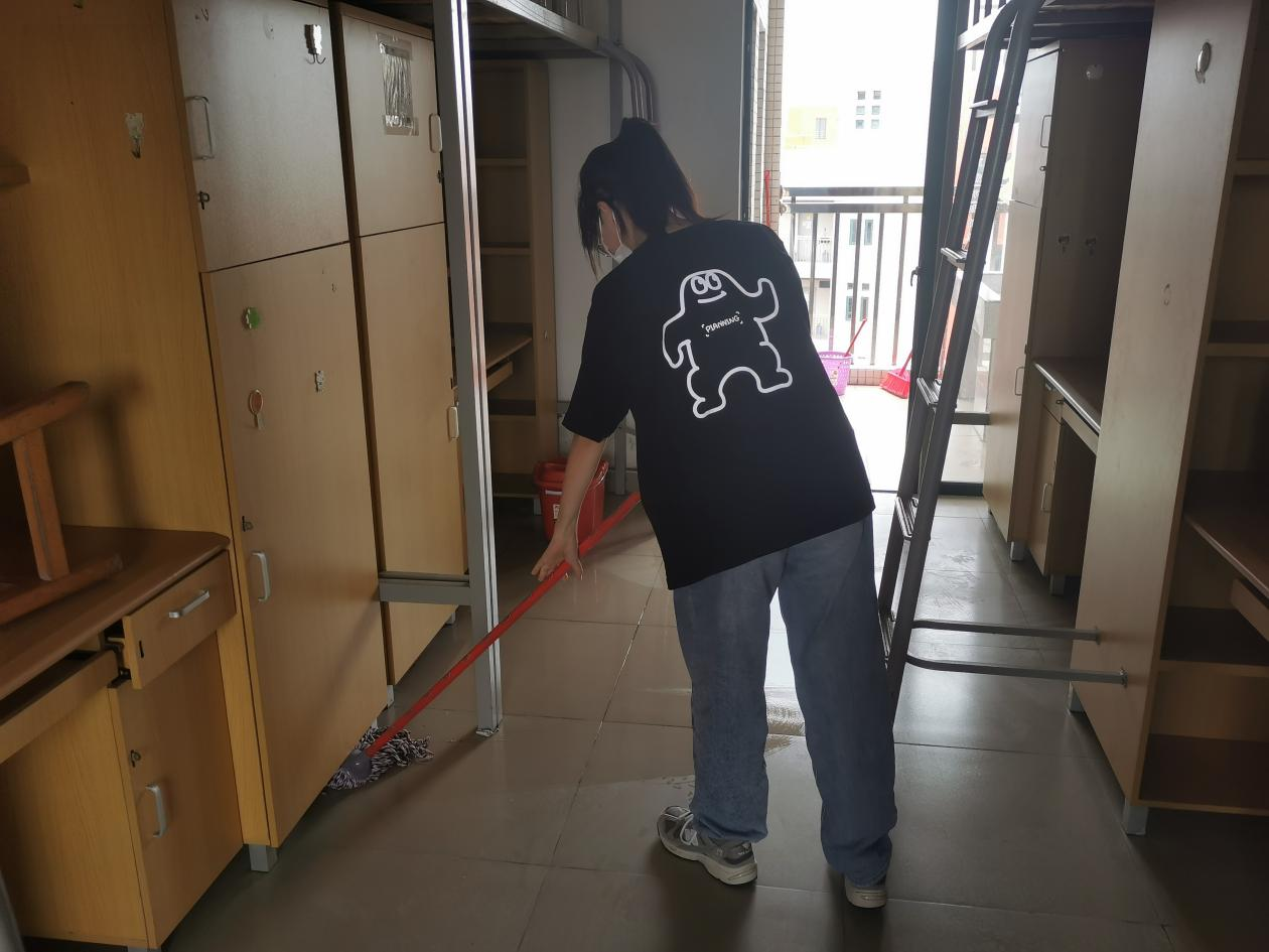 开云kaiyun登录入口开展打扫新生宿舍活动