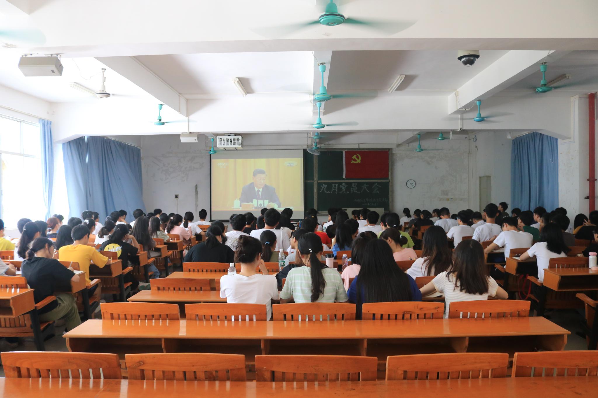 敬抗疫英雄 弘抗疫精神——开云kaiyun登录入口学生党支部组织观看《全国抗击新冠肺炎疫情表彰大会》纪实视频