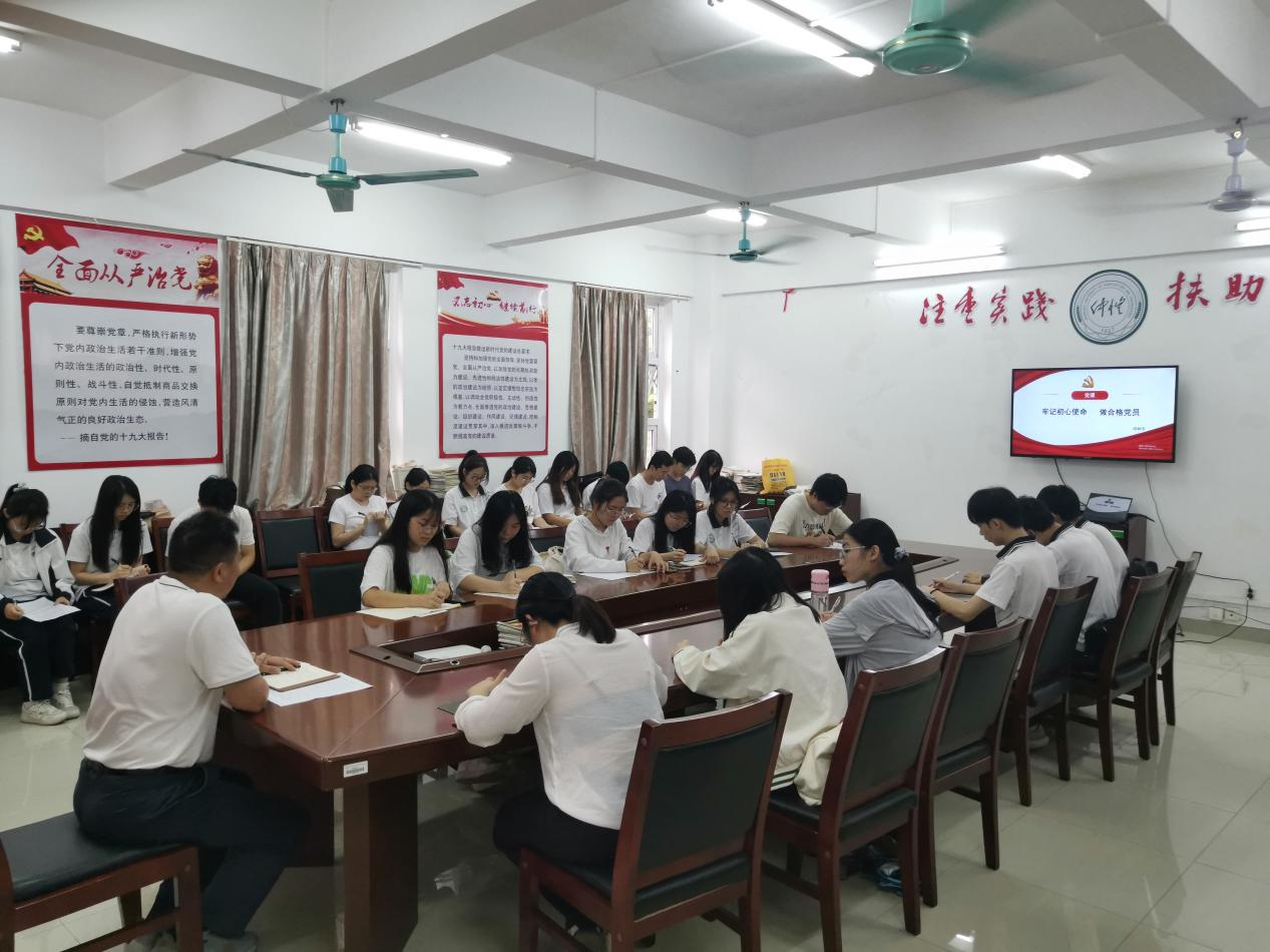 开云kaiyun登录入口邱树华讲授“牢记初心使命 做合格共产党员” 主题党课