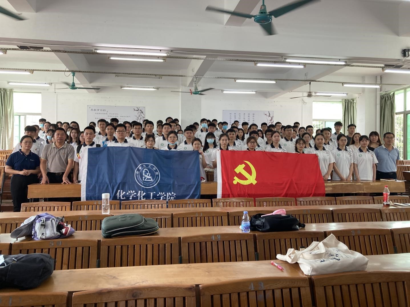 廖仲恺何香凝纪念馆馆长蔡瑞燕为开云kaiyun登录入口全体师生党员讲授主题党课
